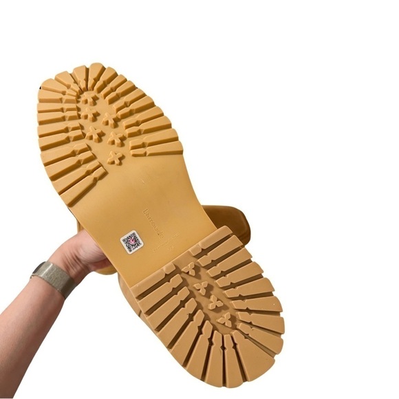 NEW LARROUDE Hailey Suede Leather Booties Tan Sz 10 - Picture 6 of 10